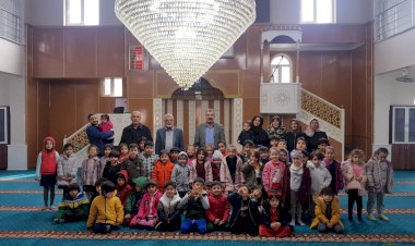 Kur’an kursunun minik öğrencilerinin Hz. Ali Camini Ziyaret Ettiler