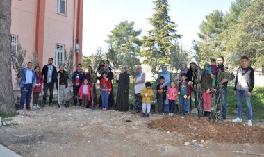Akçakent'li Kadınlar 8 Mart'ta Şehitler İçin Fidan Dikti