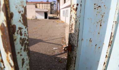 Vatandaşlar boşaltılan cezaevinin yıkılmasını istiyor