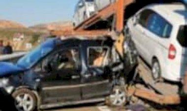 Arızalı Araca Tır Çarptı; 1 Ölü 1 Yaralı