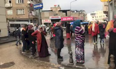 NİZİP'TE ÇOCUK PARASI KUYRUĞU