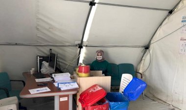 Sağlık hizmetinin ilk aşaması triaj çadırında uygulanılıyor