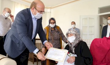 Belediye Başkanı Sarı’dan annelere ziyaret