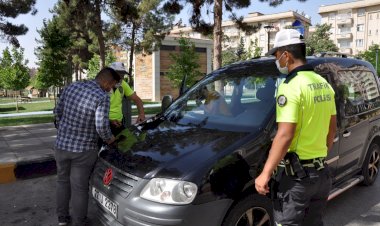 Nizip polisinden trafik ve maske uygulaması
