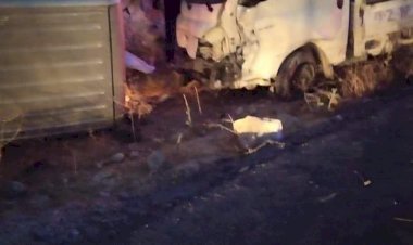 Gaziantep - Nizip karayolunda korkunç kaza: ölü ve yaralılar asfalta savruldular.