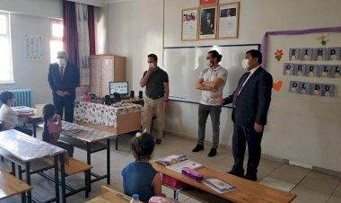 Kaymakam Şahin öğrencileri ziyaret etti 