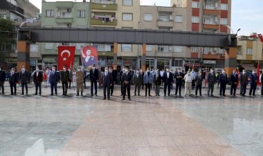 Nizip te 29 Ekim Cumhuriyet Bayramı Çelenk Töreni