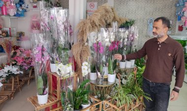 Çiçekçiler Sevgililer Günü'ne hazır