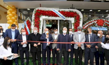 Gold Aydınlatma Modern Mağazasını hizmete açtı