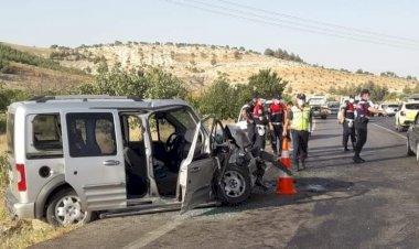 İki kafa kafaya çarpıştı: 3 ağır yaralı  