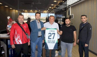 Ahmet Öksüz İnşaata Sporculardan Ziyaret