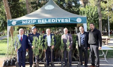 Nizip Belediyesi ücretsiz fidan dağıttı