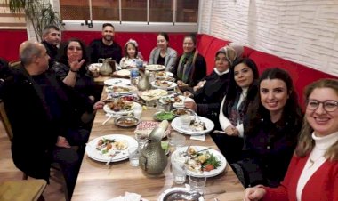 TÜRK HALK MÜZİĞİ KOROSU  MORAL YEMEĞİNDE BULUŞTU.