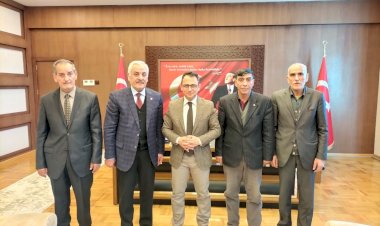 EMEKLİLER'DEN   KAYMAKAM ÇAĞLAR'A ZİYARET