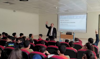 Vaiz Demir'den öğrencilere “Nasıl bir Allah'a İman ediyoruz" konusunda sohbet