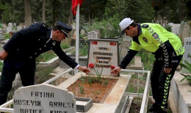 Polis Haftası'nda şehitlik ziyaret edildi
