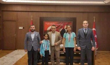 Başarılı Sporcular Kaymakam Çağlar'ı Ziyaret Etti