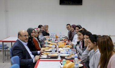 Çağlar ve Sarı öğrencilerle iftarda buluştu