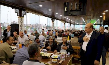 Hizmet İş Sendikası üyelerine iftar yemeği verdi