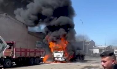 Sanayi sitesinde patlama paniği, kamyon küle döndü 