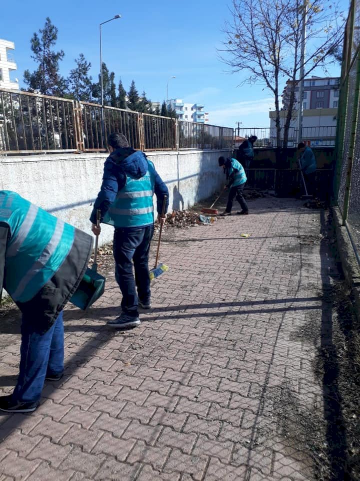 Hükümlüler okul temizliği yaptı