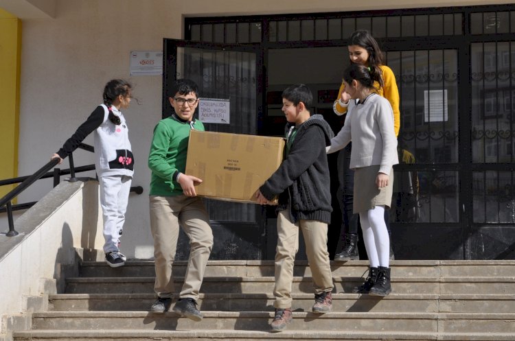 Maruf Marufoğlu Ortaokulu öğrencilerinden depremzedelere yardım