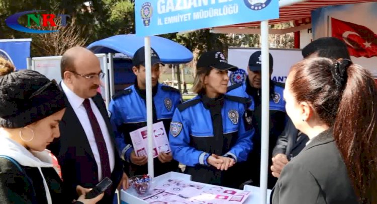 Nizip polisi KADES tanıtımı için stant açtı