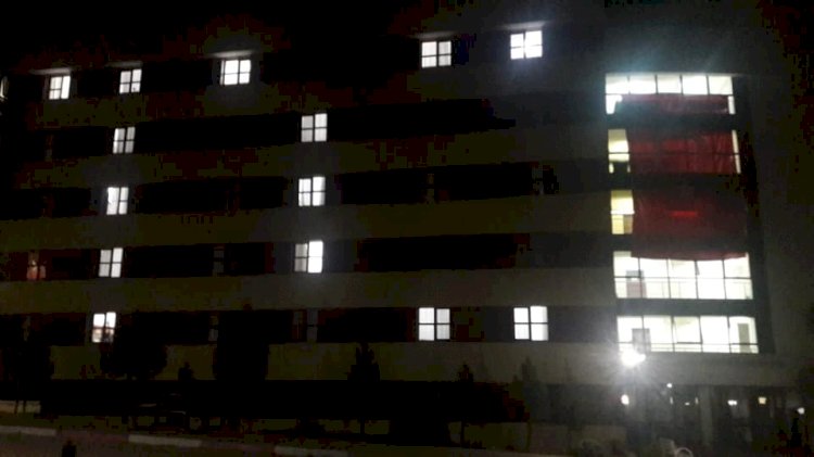 Öğrenciler odalarının ışıklarıyla “T.C” yazdı