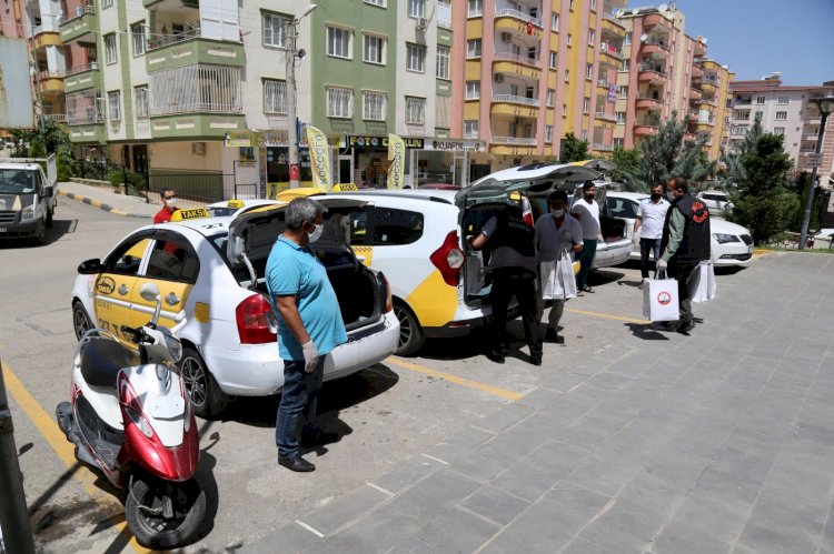 Nizip Belediyesi’nden taksicilere hijyen seti