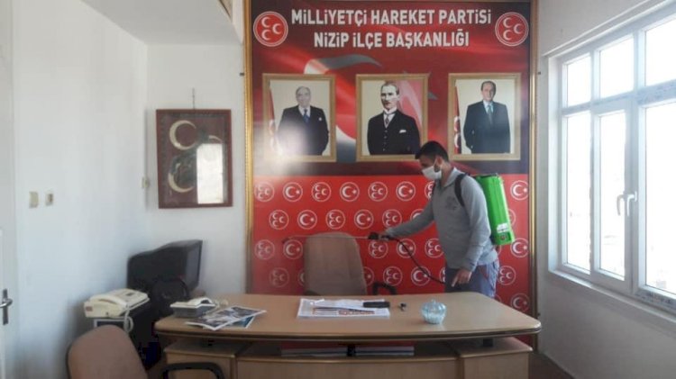 NİZİP’TE MHP İLÇE BAŞKANLIĞI BİNASI KORONA'YA KARŞI DEZENFEKTE EDİLDİ