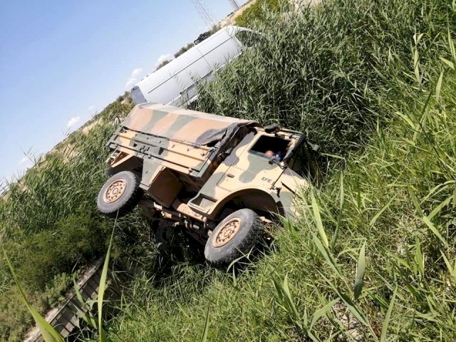 Karkamış sınır hattında askeri araç devrildi. 4 asker yaralı.