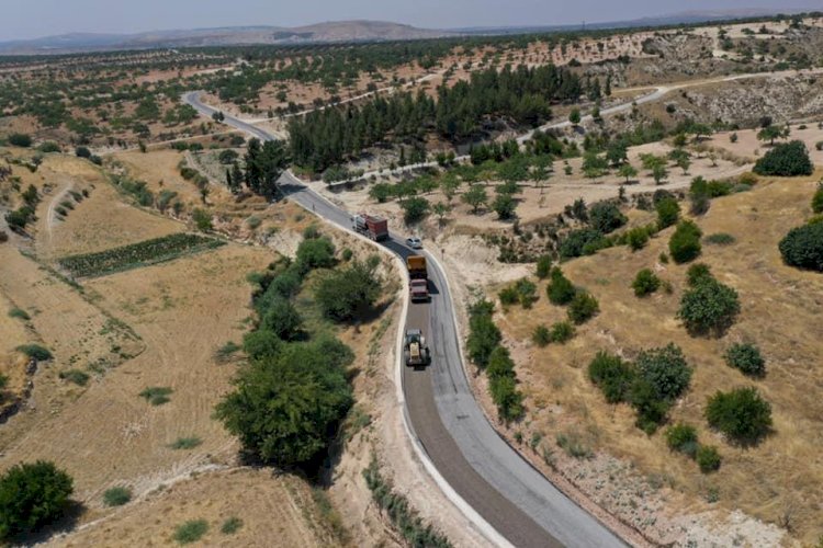 Nizip’te yol onarım ve sathi kaplama çalışması