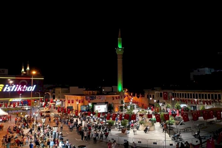 Nizip’te ‘Sosyal Mesafeli’ 15 Temmuz Demokrasi ve Milli Birlik Günü Töreni