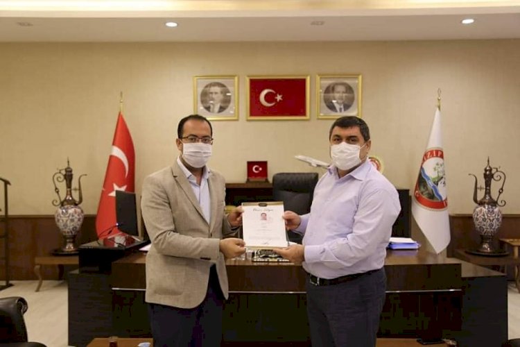 Hakan Avcı’ya Kaymakam Şahin ve Başkan Sarı’dan başarı belgesi