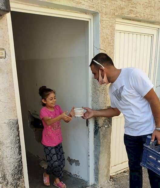 Muhtar Abekir Turan'dan aşure dağıtımı