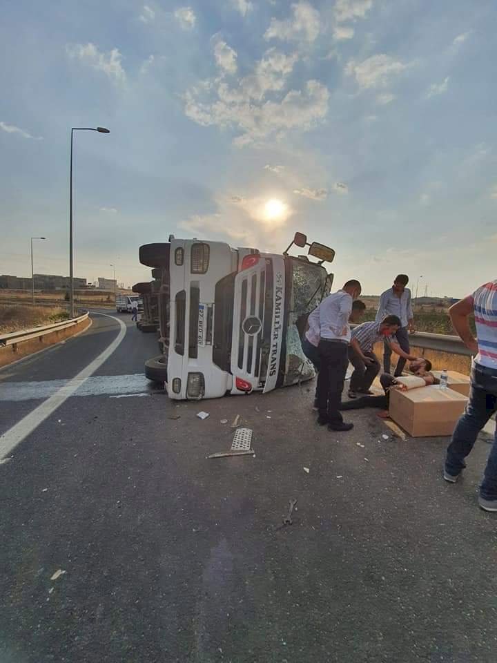 Suriye'ye Kahve taşıyan tır kaza yaptı