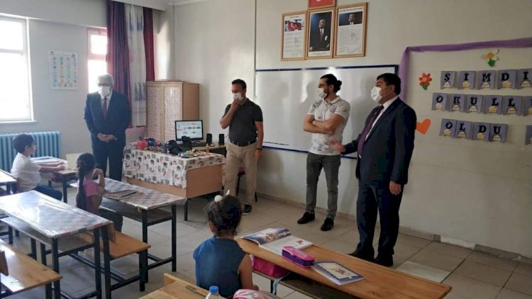 Kaymakam Şahin öğrencileri ziyaret etti
