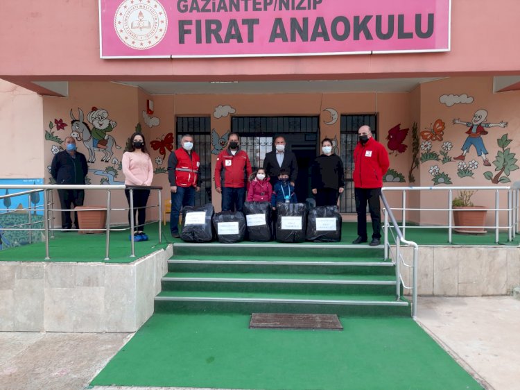 Anaokulu öğrencilerinden depremzedelere anlamlı yardım