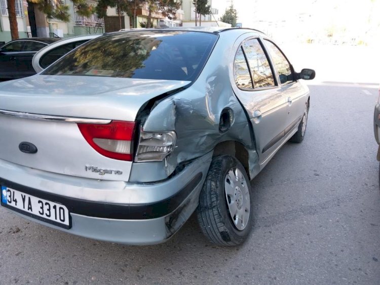 Hatalı dönüş yaptı polis aracıyla çarpıştı