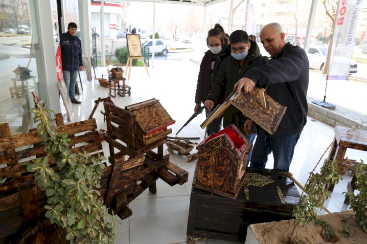 Tahta paletler, usta ellerle geri dönüşüme kazandırılıyor