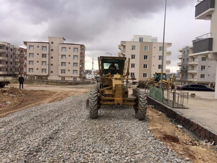 Fırat Mahallesi'nde malzeme serim çalışması yapıldı