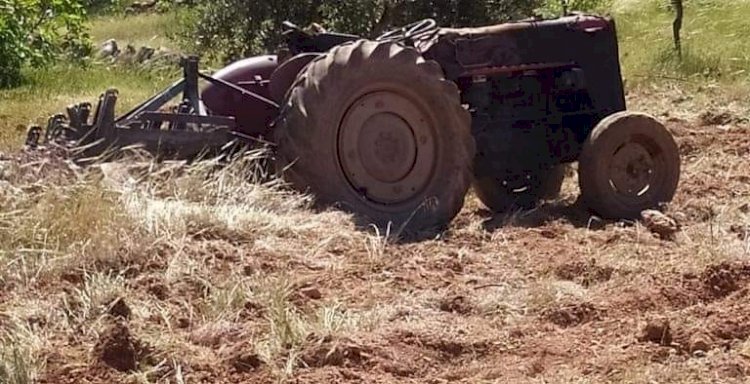 Tarla sürerken traktörün altıda kalan çiftçi hayatını kaybetti