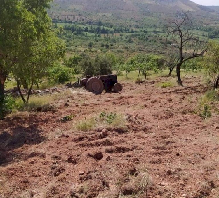 Tarla sürerken traktörün altıda kalan çiftçi hayatını kaybetti