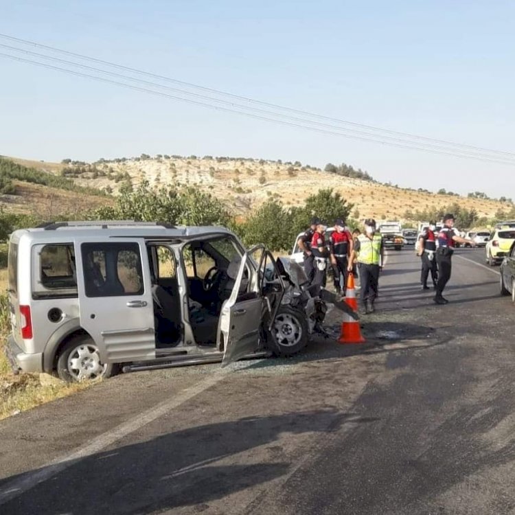 İki kafa kafaya çarpıştı: 3 ağır yaralı  