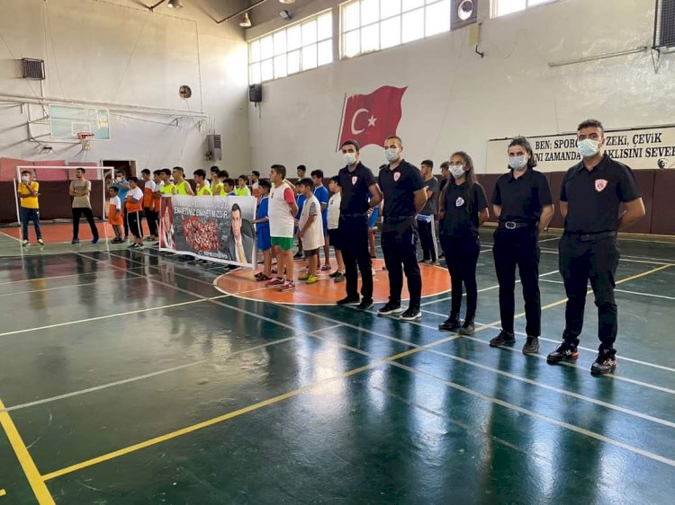 U-14 Erkekler Salon Hokey müsabakaları yapıldı