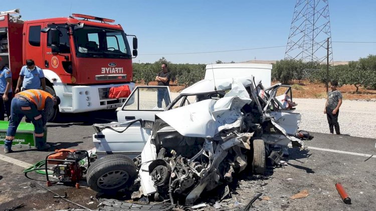 Nizip’te iki araç kafa kafaya çarpıştı: 1 ölü, 1 yaralı