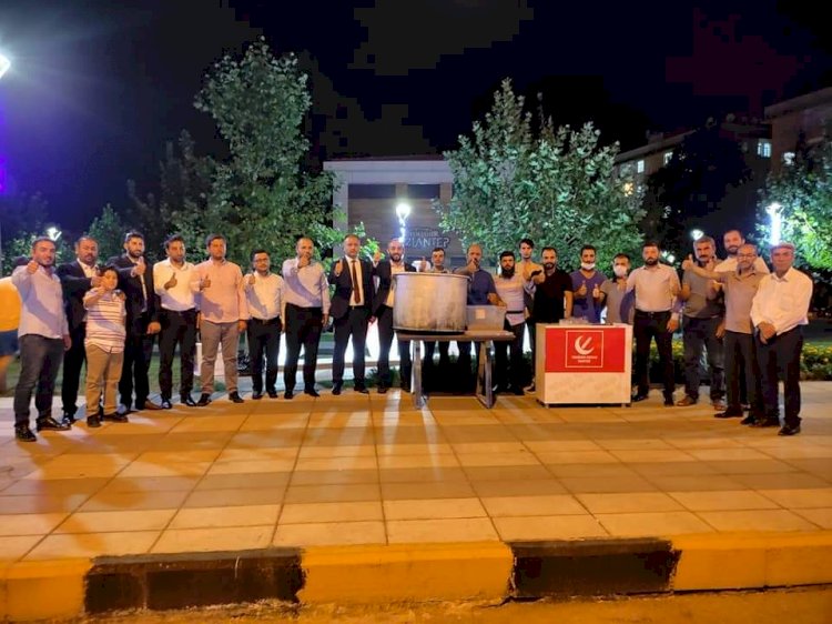 YENİDEN REFAH PARTİSİ NİZİP İLÇE BAŞKANLIĞI AŞURE İKRAMI ETTİ