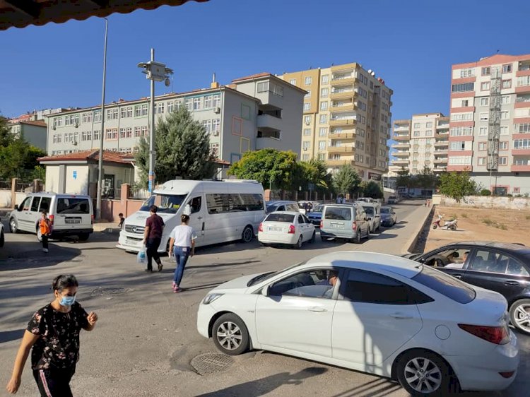 Nizip'te Okul Önlerinde Trafik Karmaşası