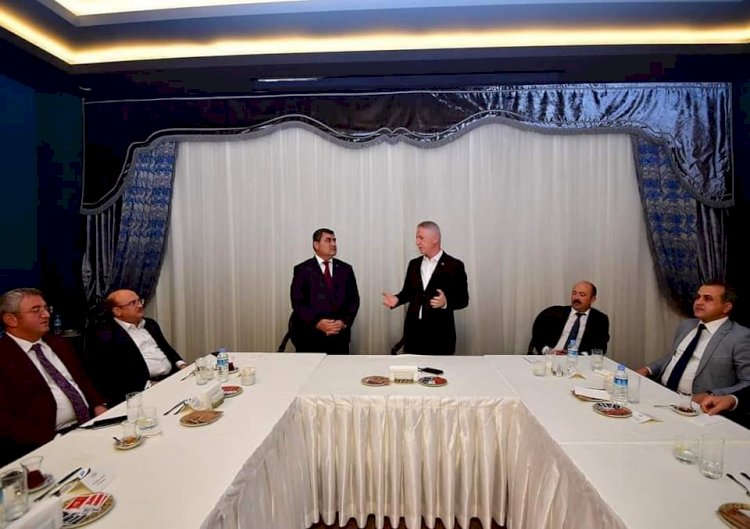 Vali Gül'den Kaymakam Şahin'e Veda Yemeği
