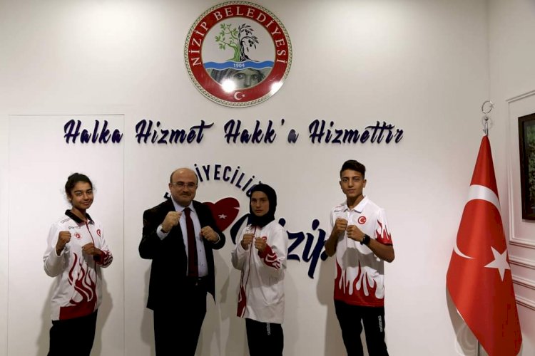 Türkiye’yi temsil edecek olan sporculardan Başkan Sarı’ya ziyaret
